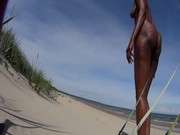Негр голый на пляже